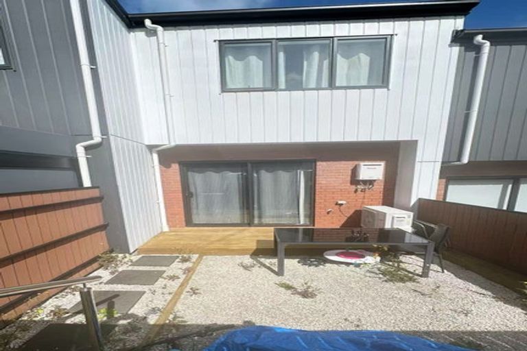 Photo of property in 22 Treeline Lane, Flat Bush, Auckland, 2019