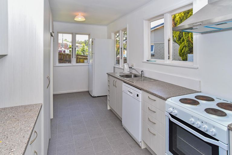 Photo of property in 16 Orchard Rise, Rosehill, Papakura, 2113