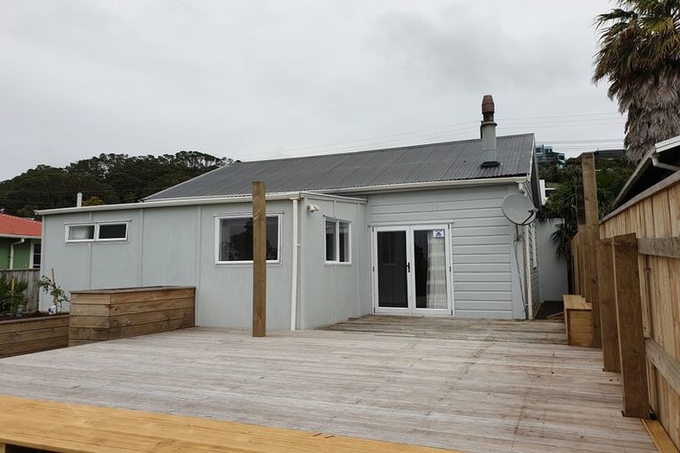 Photo of property in 6 Harbour Street, Moturoa, New Plymouth, 4310