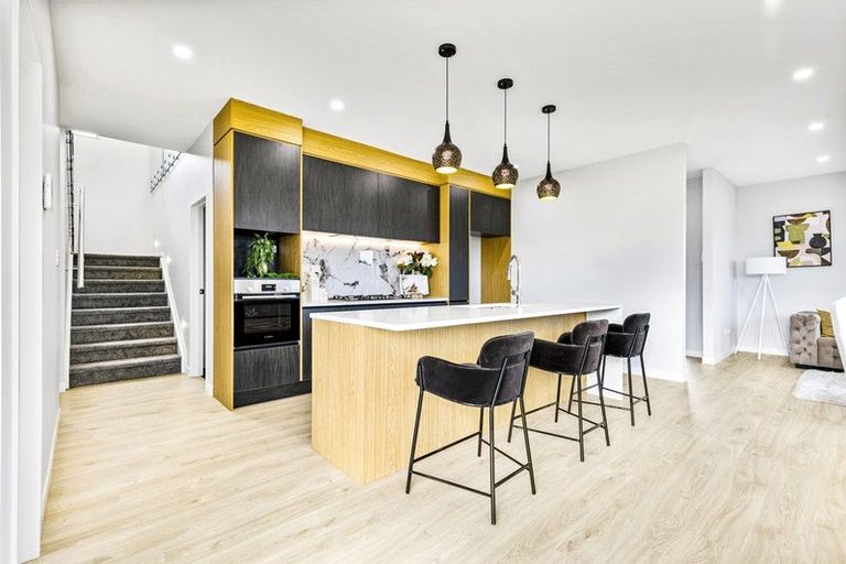 Photo of property in 63 Mcindoe Road, Kumeu, 0810