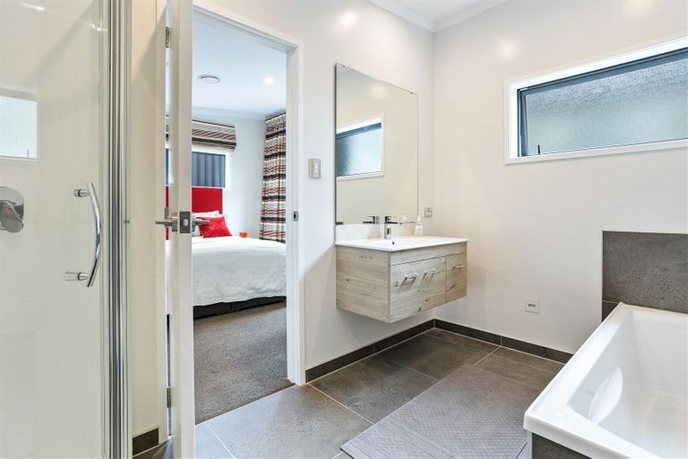 Photo of property in 186 Hobsonville Point Road, Hobsonville, Auckland, 0616