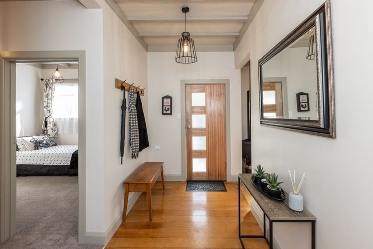 Photo of property in 208 Mayfair Avenue, Mayfair, Hastings, 4122