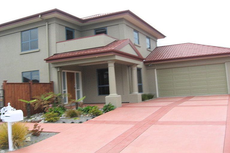 Photo of property in 2 Breton Close, Northwood, Christchurch, 8051