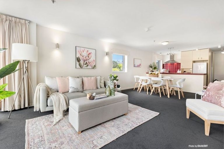 Photo of property in Montreaux Apartments, 10d/164 The Terrace, Wellington Central, Wellington, 6011