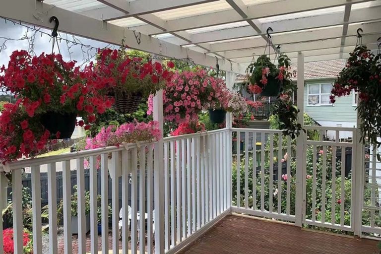 Photo of property in 24 Waverley Avenue, Glenfield, Auckland, 0629