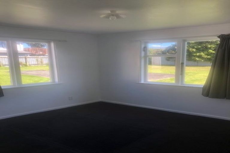 Photo of property in 9 Kotuku Street, Te Atatu Peninsula, Auckland, 0610