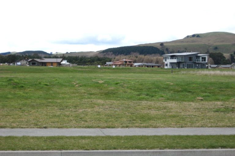 Photo of property in 8 Okaia Drive, Kinloch, Taupo, 3377