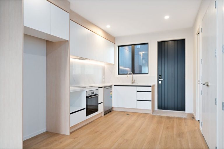 Photo of property in 27a Dawnhaven Drive, Te Atatu Peninsula, Auckland, 0610