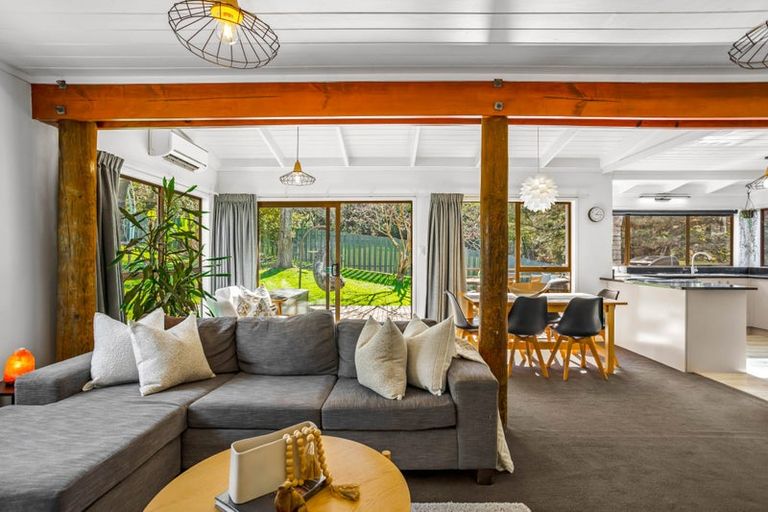 Photo of property in 7 Mahuta Grove, Northcote, Auckland, 0627