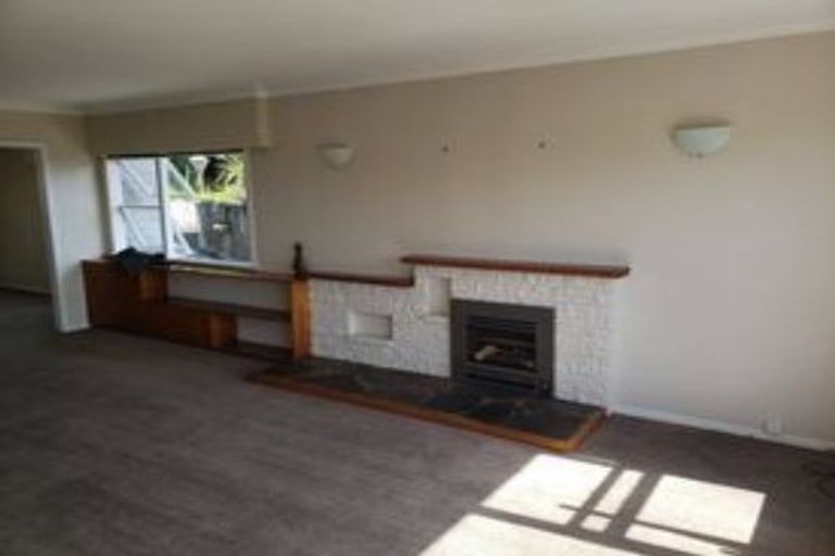 Photo of property in 88 Chivalry Road, Glenfield, Auckland, 0629