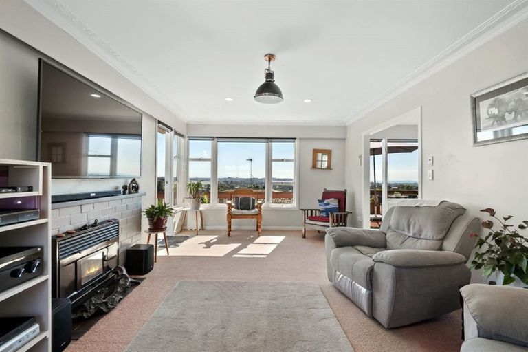 Photo of property in 10 Coronation Road, Glenfield, Auckland, 0627