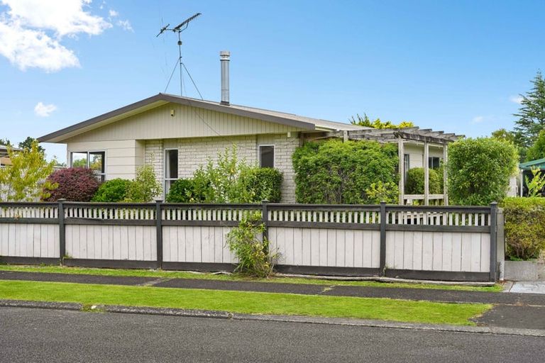 Photo of property in 5 Brookbank Place, Glenview, Hamilton, 3206