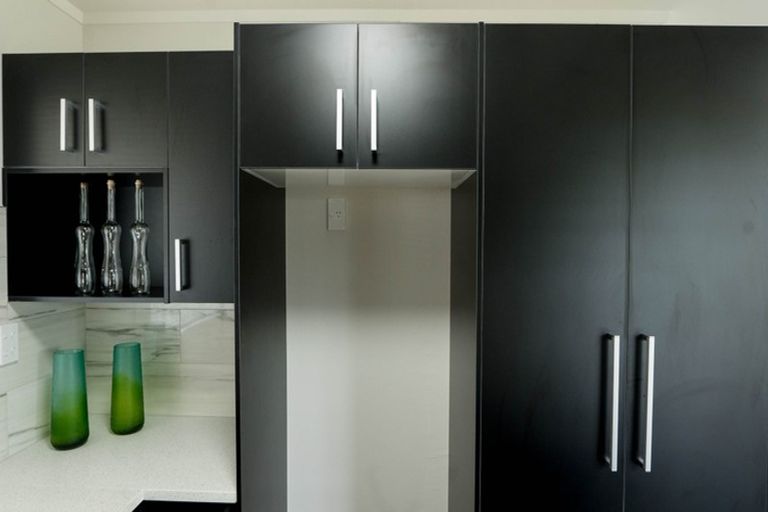 Photo of property in 98 Dalwhinnie Parade, Highland Park, Auckland, 2010