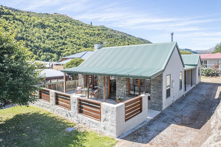 Photo of property in 24 Cornwall Street, Arrowtown, 9302