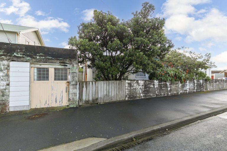 Photo of property in 80 Apu Crescent, Lyall Bay, Wellington, 6022