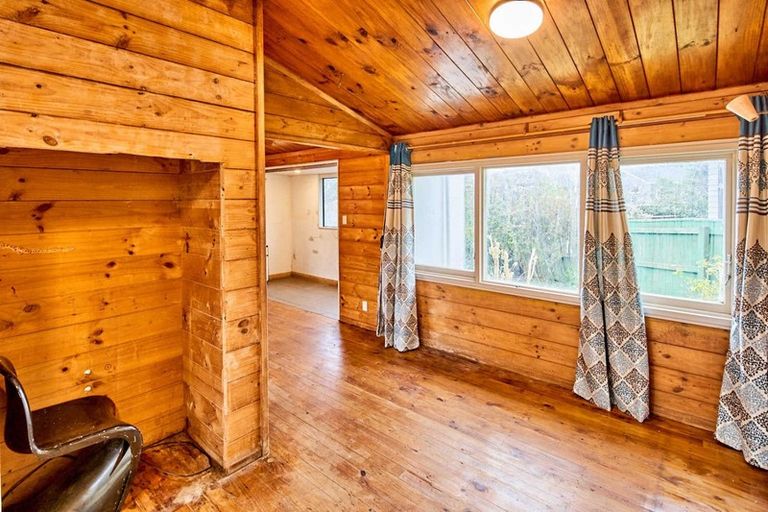 Photo of property in 3 Clematis Grove, Maungaraki, Lower Hutt, 5010