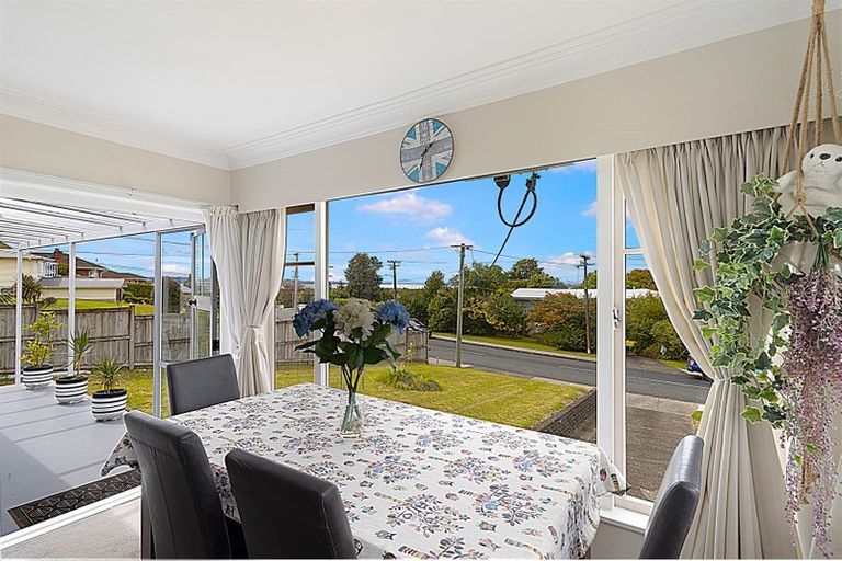 Photo of property in 42 Tiroroa Avenue, Te Atatu South, Auckland, 0610