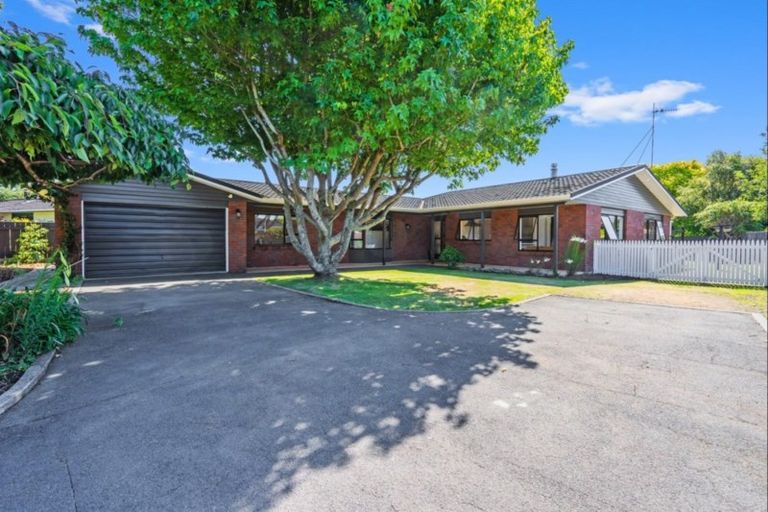 Photo of property in 4 Wakefield Grove, Waikanae, 5036
