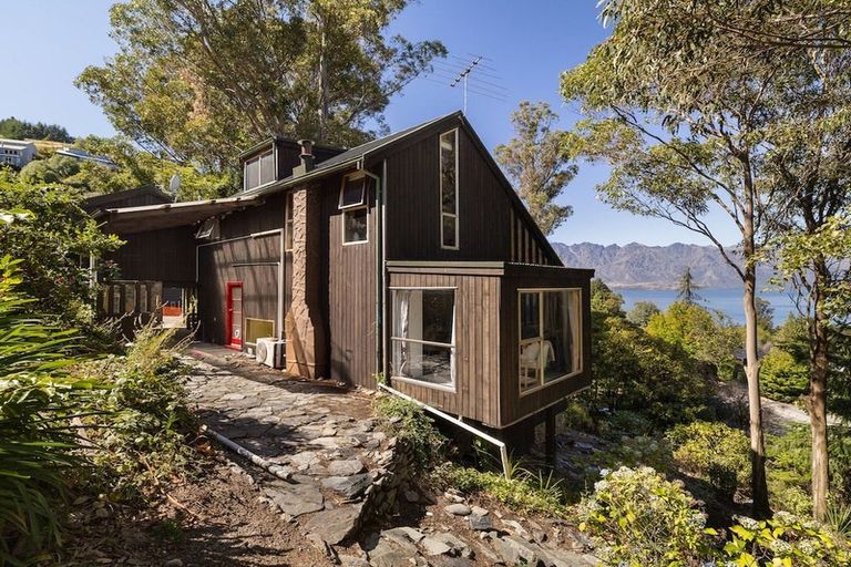 Photo of property in 44 Arawata Terrace, Sunshine Bay, Queenstown, 9300