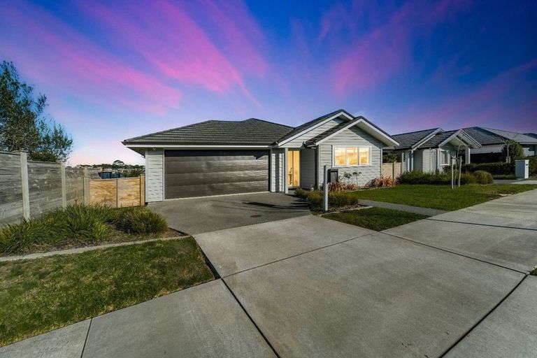 Photo of property in 9 Walnut Road, Riverhead, 0820