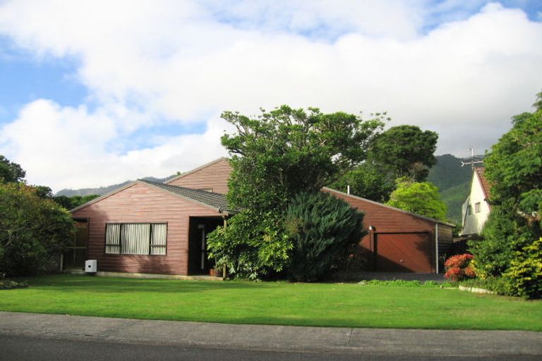 Photo of property in 7 Manu Grove, Waikanae, 5036