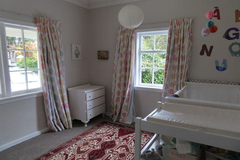 Photo of property in 43 Saint Ronans Avenue, Waterloo, Lower Hutt, 5011