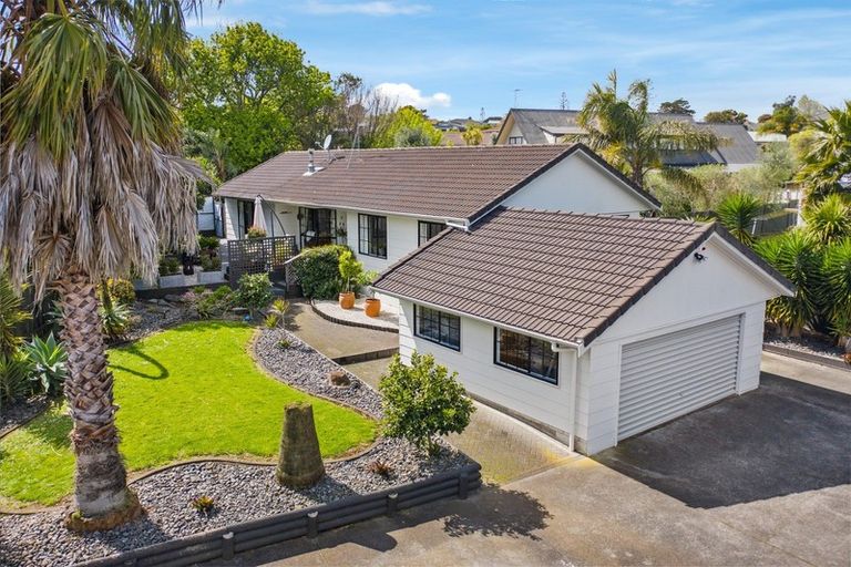 Photo of property in 15 Marendellas Drive, Bucklands Beach, Auckland, 2014