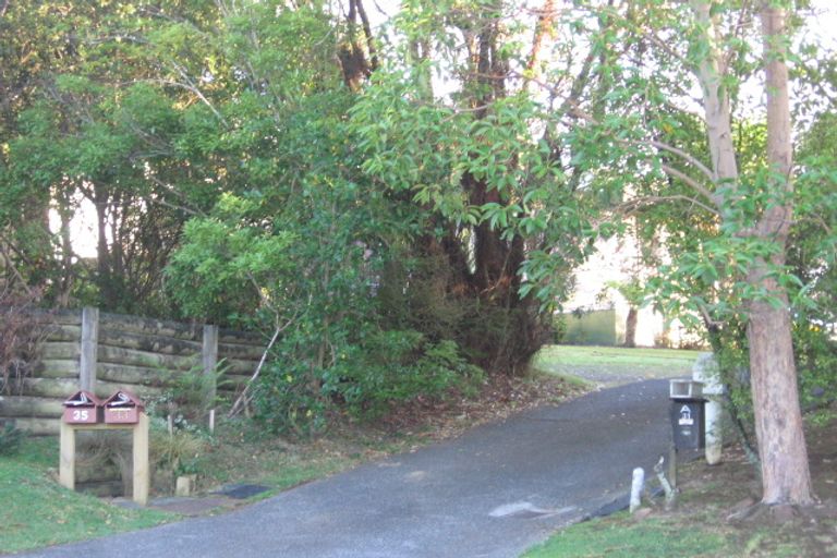 Photo of property in 35 Mannering Place, Hillcrest, Auckland, 0627