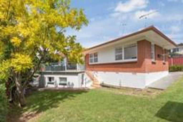 Photo of property in 14 La Trobe Street, Pakuranga Heights, Auckland, 2010