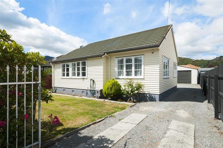 Photo of property in 106 Naenae Road, Naenae, Lower Hutt, 5011