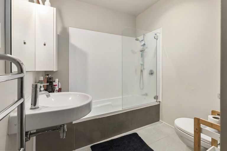 Photo of property in 9/2 Onslow Road, Khandallah, Wellington, 6035