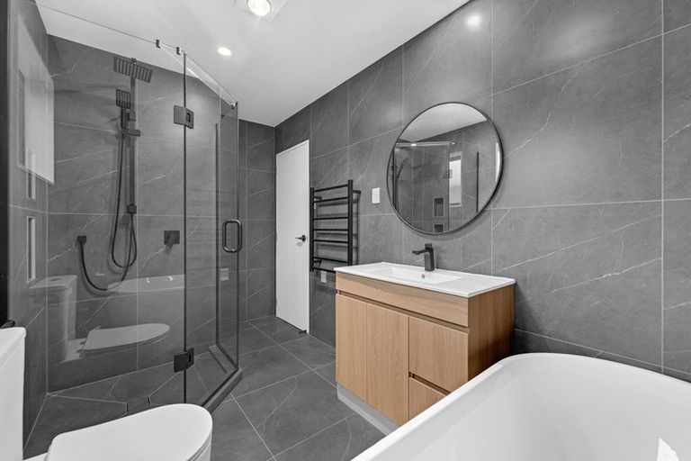 Photo of property in 2 Kama Place, Sunnynook, Auckland, 0620