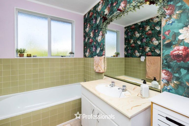 Photo of property in 2/6 Indiana Grove, Totara Park, Upper Hutt, 5018