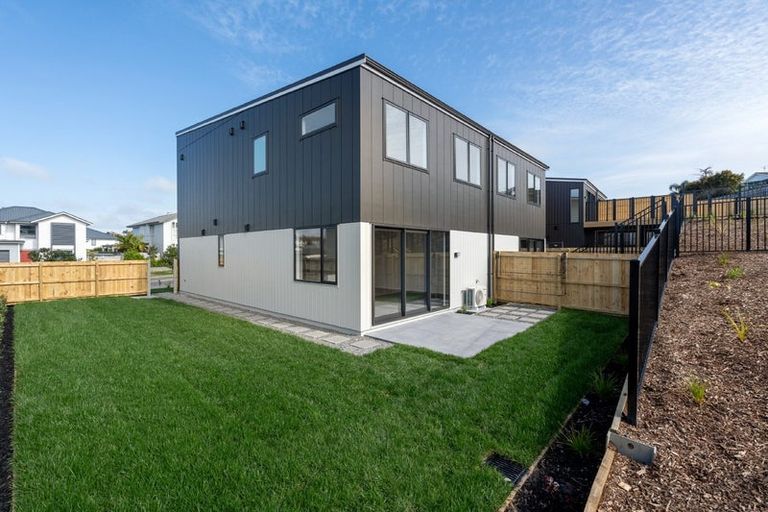 Photo of property in 28a Kukuwai Avenue, Red Beach, 0932