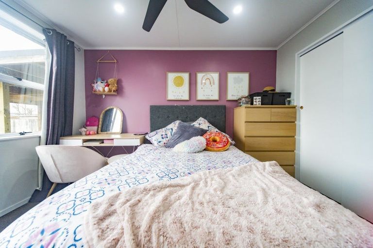 Photo of property in 8 Bryce Place, Kelvin Grove, Palmerston North, 4414