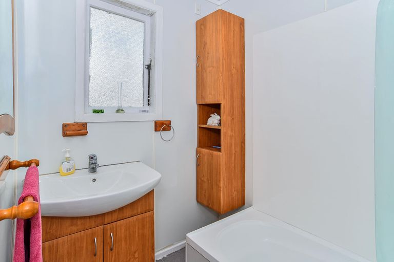 Photo of property in 16 Orchard Rise, Rosehill, Papakura, 2113