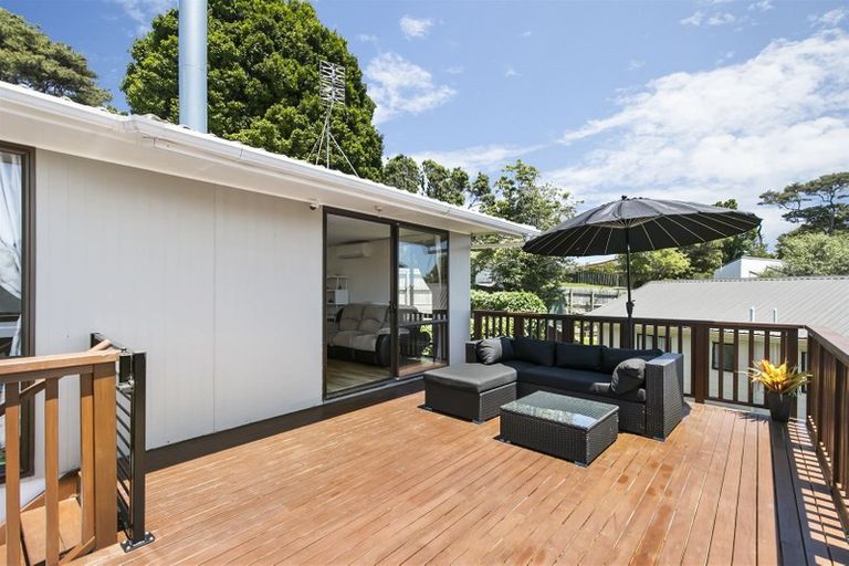 Photo of property in 1/19 Randal Place, Bayview, Auckland, 0629