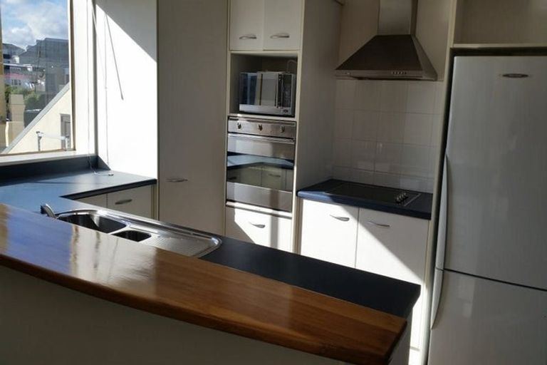 Photo of property in 5c/5 Kent Terrace, Mount Victoria, Wellington, 6011