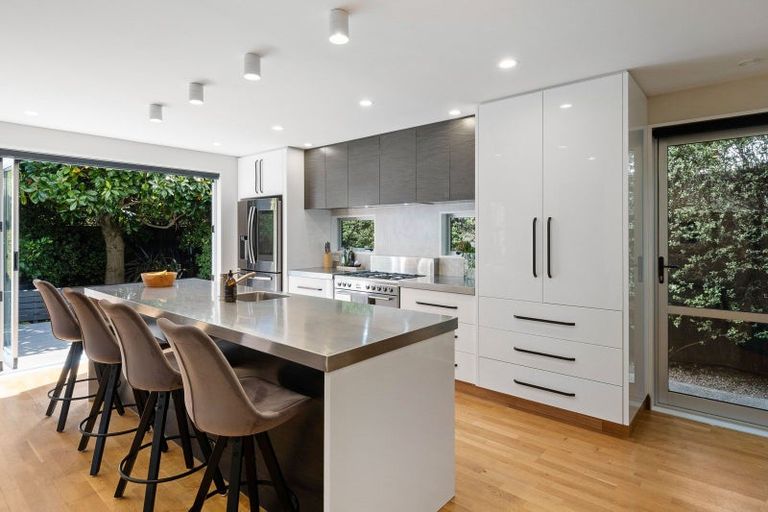 Photo of property in 51 Oxley Avenue, St Albans, Christchurch, 8014