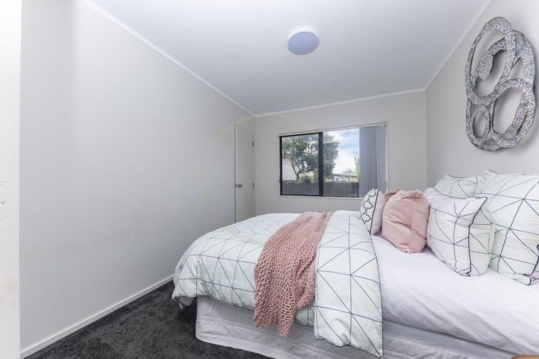 Photo of property in 22 Dungarvon Place, Clendon Park, Auckland, 2103