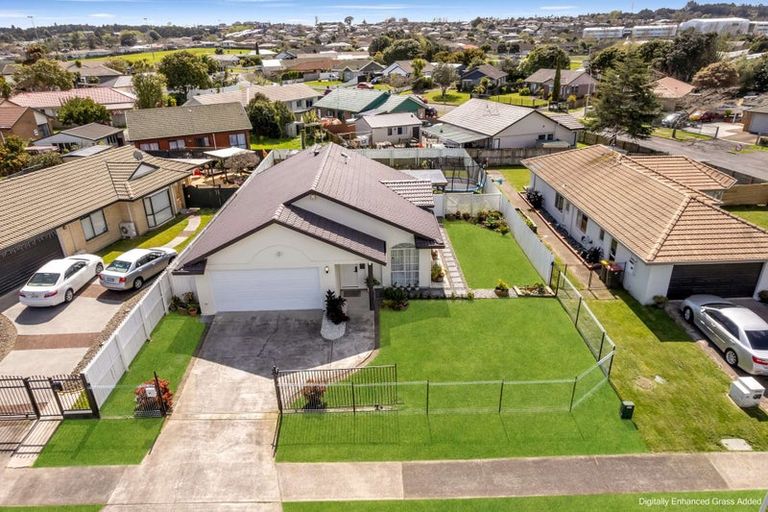 Photo of property in 52 Riverton Drive, Randwick Park, Auckland, 2105