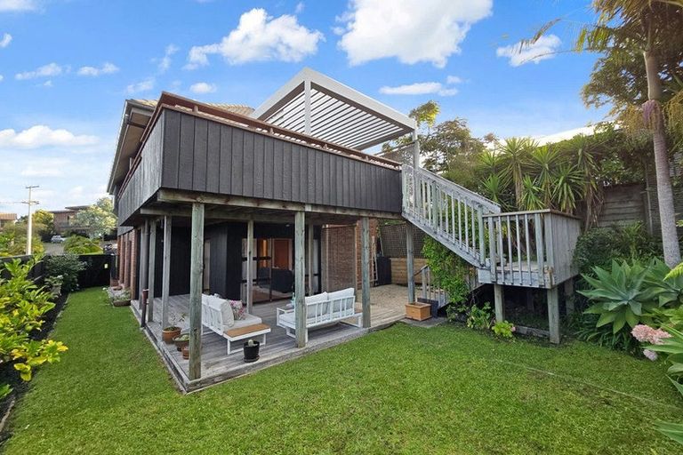 Photo of property in 1/23 Park Rise, Campbells Bay, Auckland, 0630