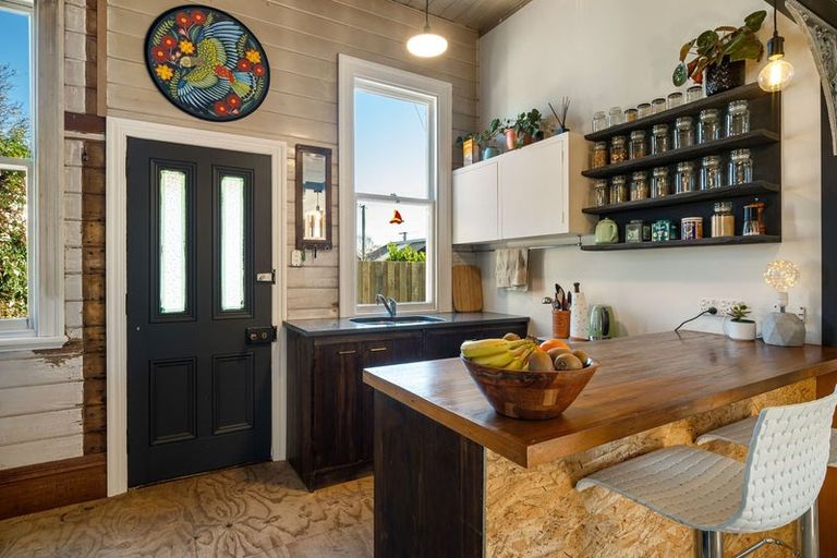 Photo of property in 36 Cuffs Road, Wainoni, Christchurch, 8061