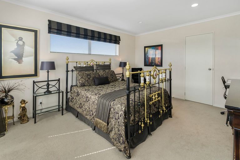 Photo of property in 44 Aberdeen Crescent, Wattle Downs, Auckland, 2103