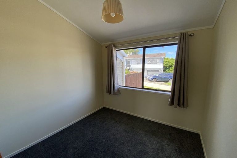 Photo of property in 1/6 Clare Place, Glenfield, Auckland, 0629