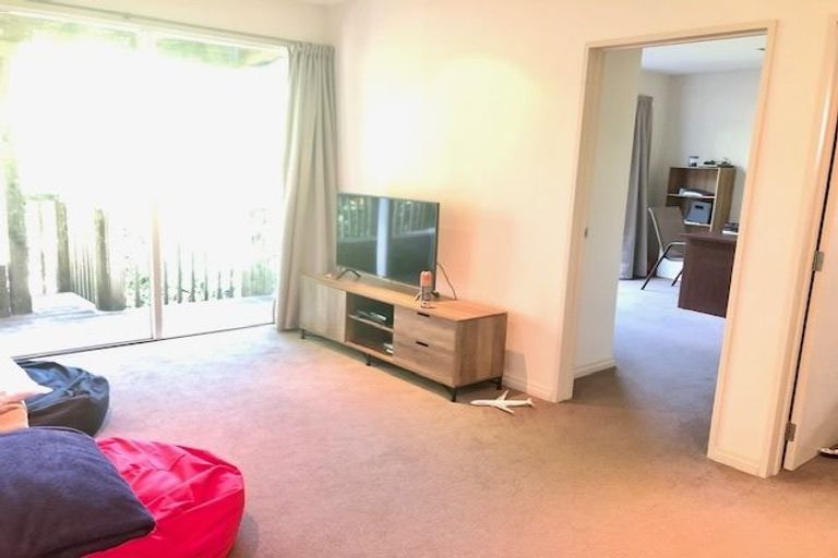 Photo of property in 1 Paterson Mews, Browns Bay, Auckland, 0630