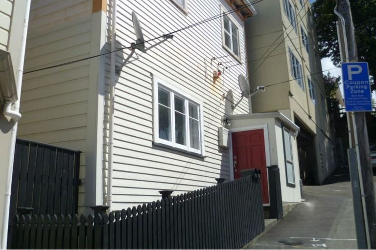 Photo of property in 9 Douglas Street, Mount Cook, Wellington, 6021