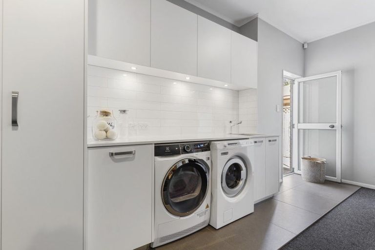 Photo of property in 11 Sligo Place, Somerville, Auckland, 2014