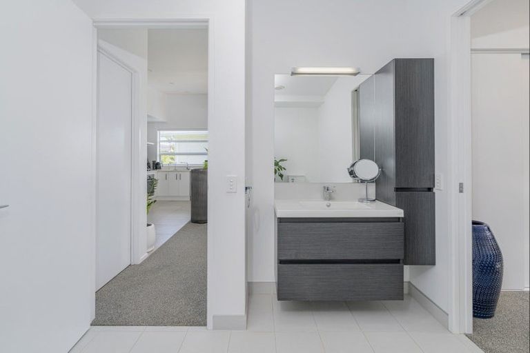 Photo of property in 12 Vanita Drive, Whitianga, 3510