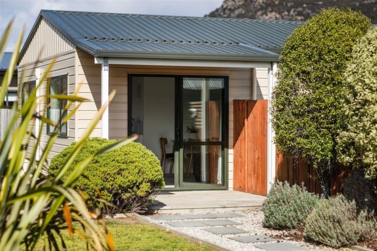 Photo of property in 8 Sherwin Avenue, Albert Town, Wanaka, 9305